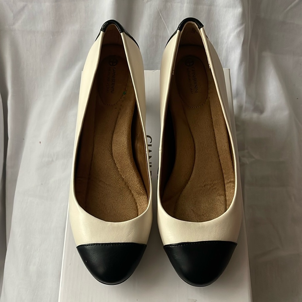 Giani Bernini White/Black Pumps